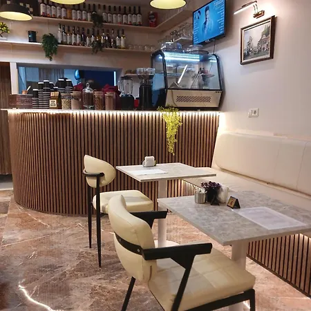 Guler & Cafe Hotell 3*